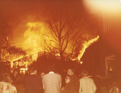 606185 Afbeelding van de brand in de concertzaal Tivoli (Lepelenburg) te Utrecht.
